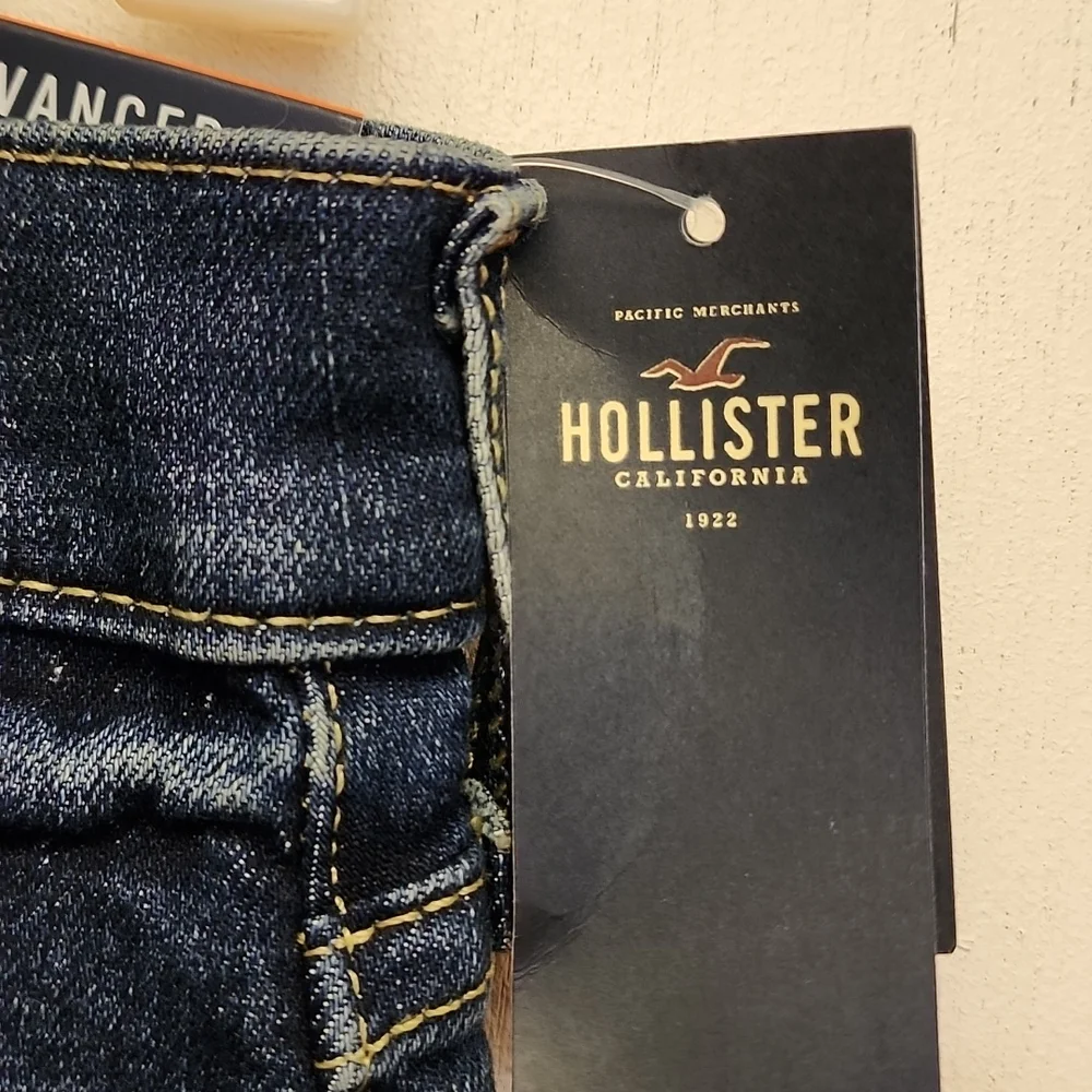 NWT, Hollister California Men's Jeans. - Picture 7 of 14